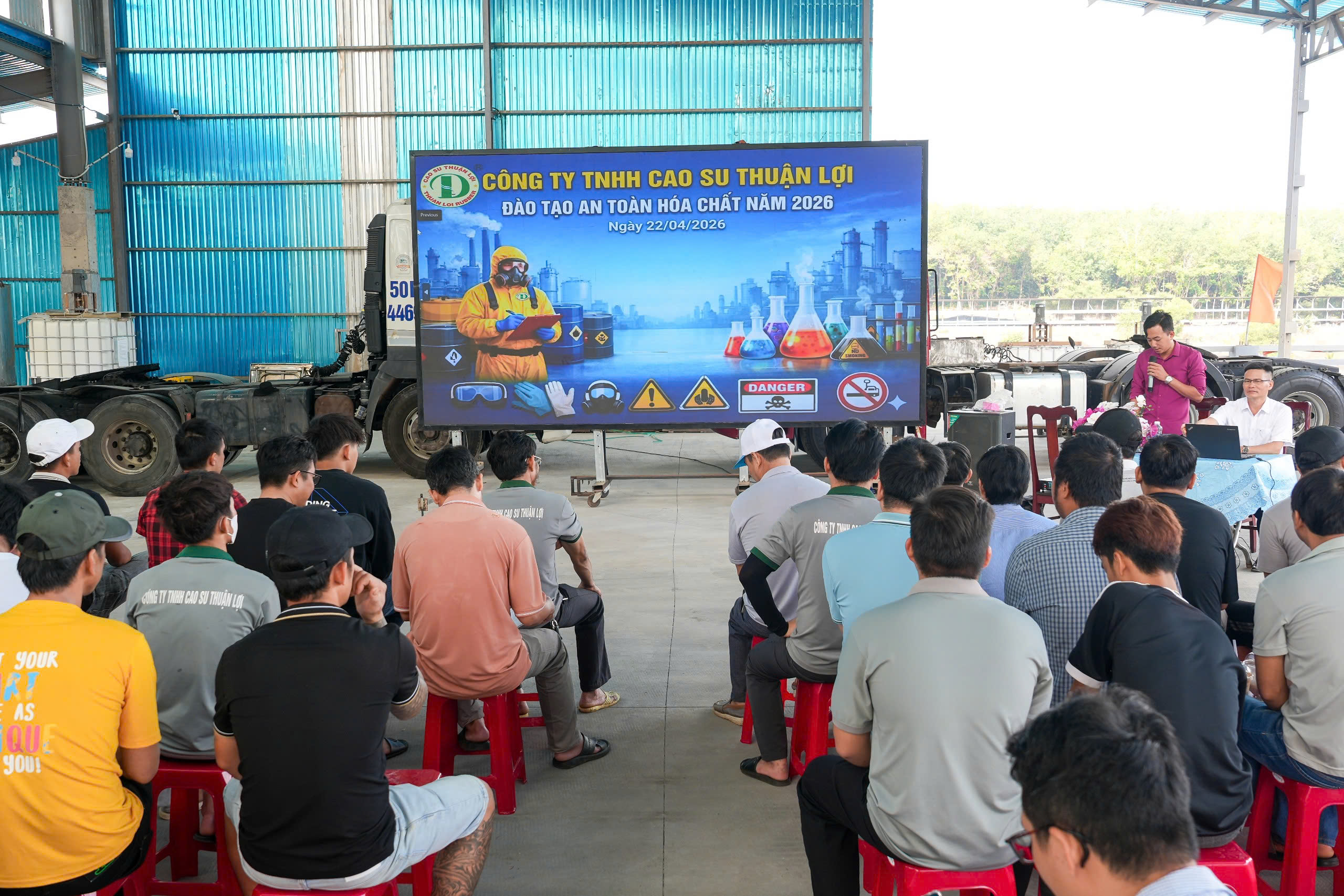 Công ty TNHH cao su Thuận Lợi tập huấn an toàn lao động, an toàn hóa chất cho cán bộ, công nhân viên