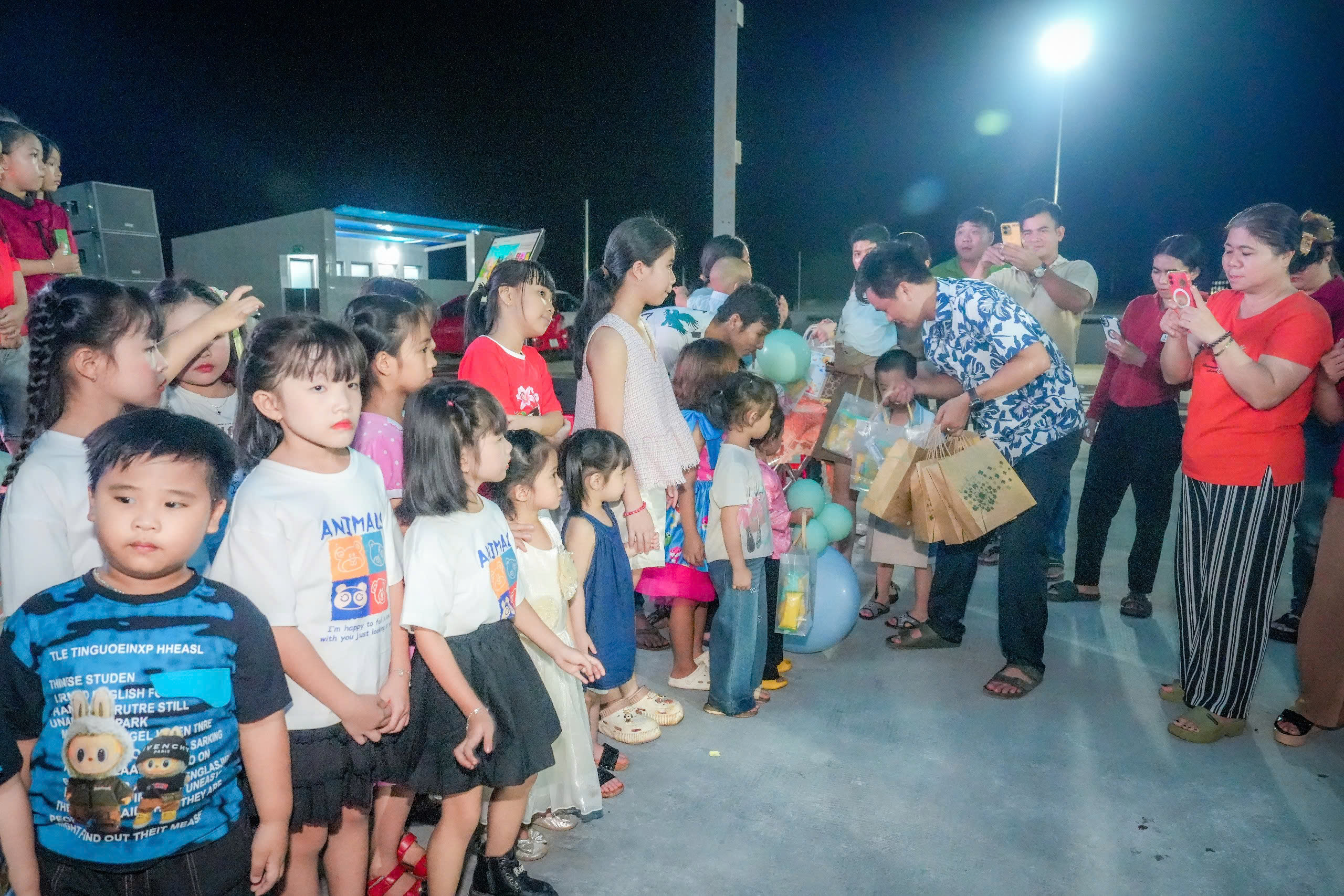 CÔNG TY TNHH CAO SU THUẬN LỢI TỔ CHỨC CHƯƠNG TRÌNH QUỐC TẾ THIẾU NHI 01/6 CHO CON CÁN BỘ, CÔNG NHÂN VIÊN