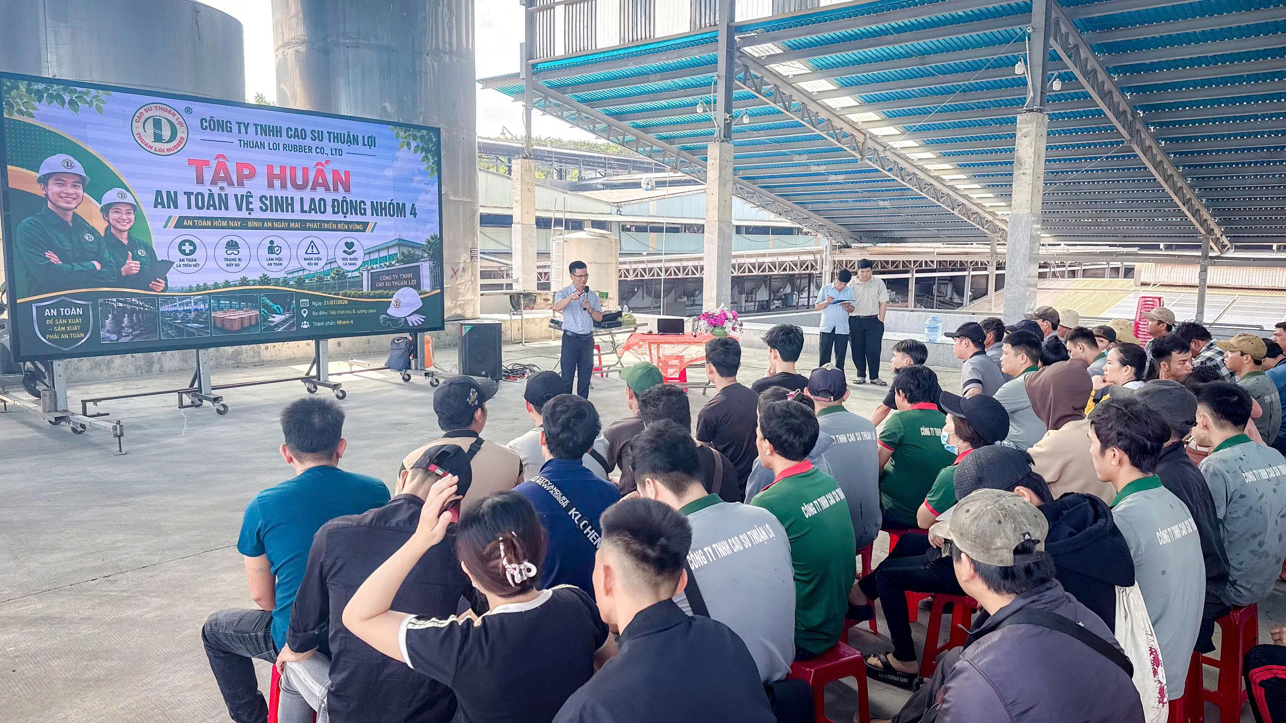 TỔ CHỨC TẬP HUẤN AN TOÀN LAO ĐỘNG CHO NGƯỜI LAO ĐỘNG NHÓM 4
